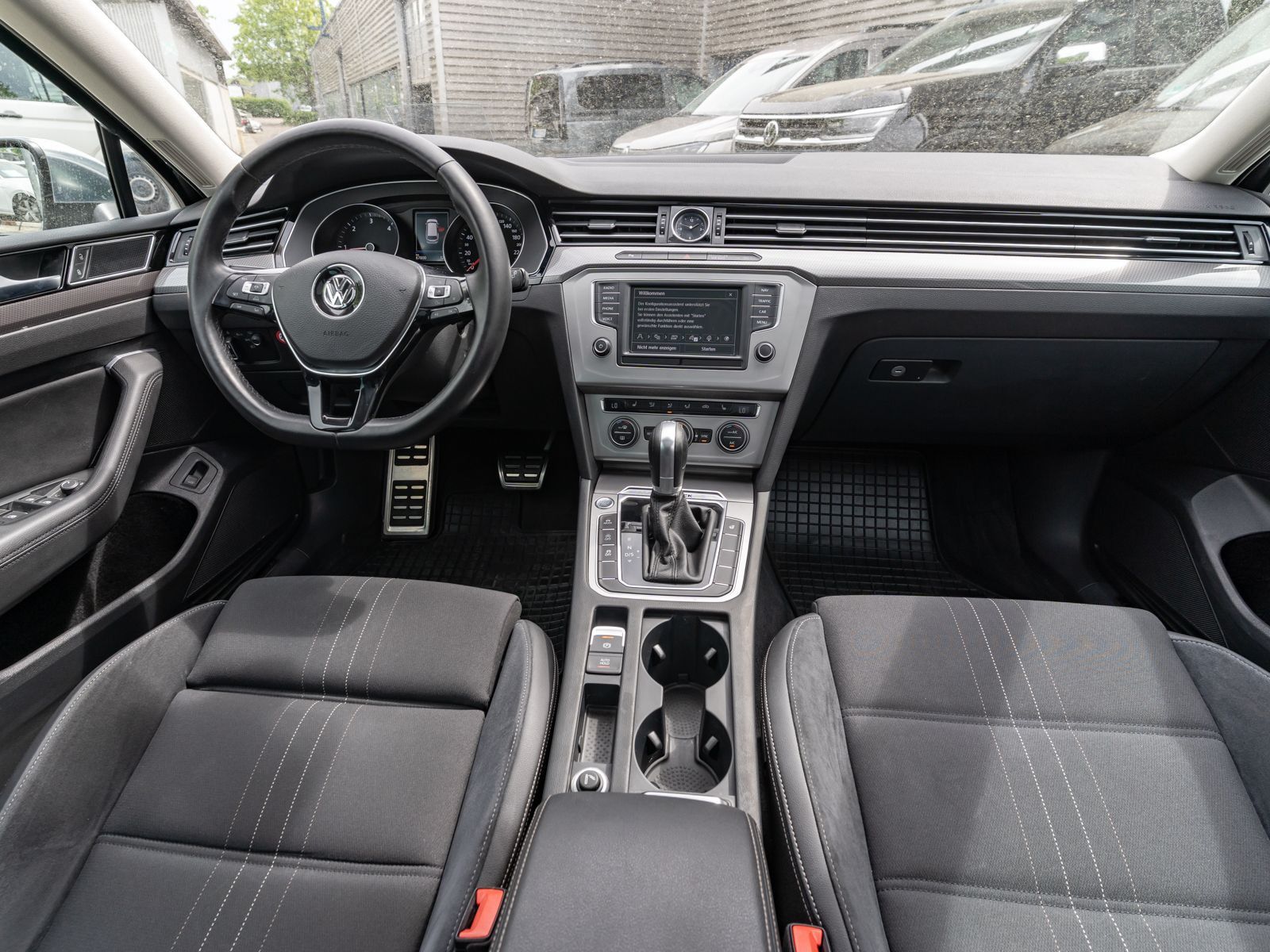Fahrzeugabbildung Volkswagen Passat Variant Alltrack 2.0 TDI 4M DSG HUD AHK