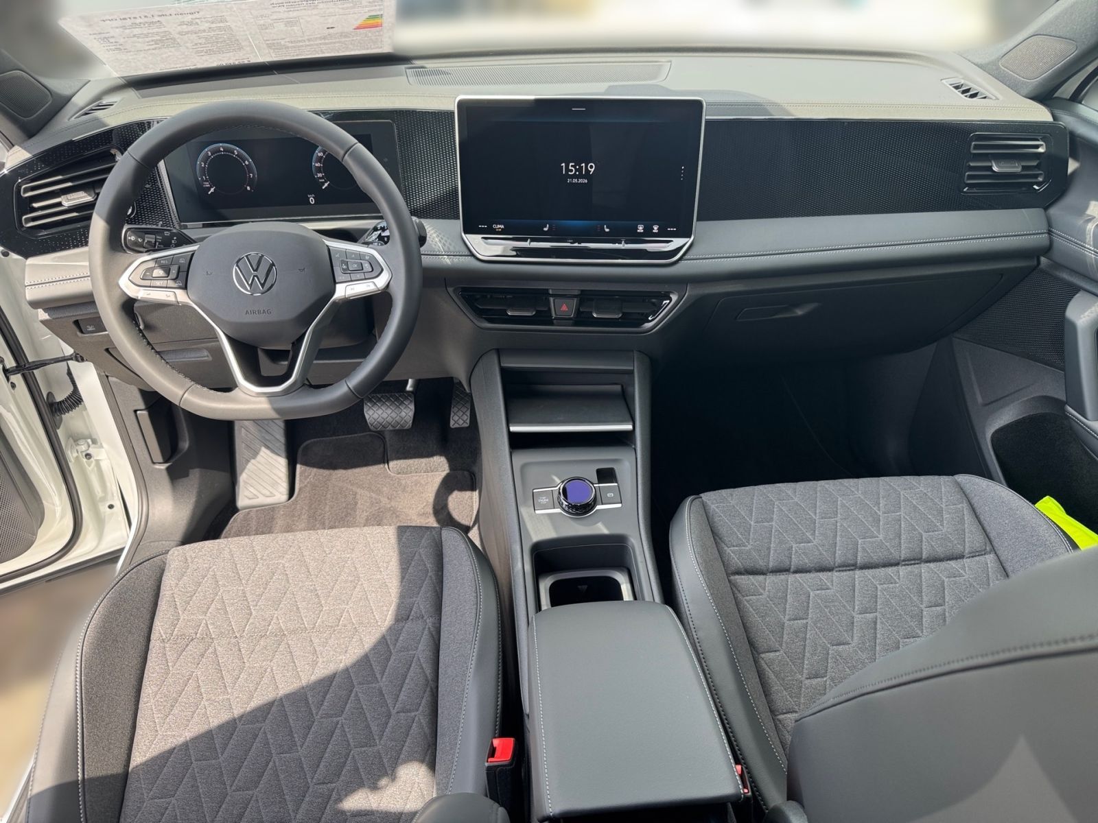 Fahrzeugabbildung Volkswagen Tiguan Life 1.5 eTSI AHK ACC LED Rückfahr-Kamera
