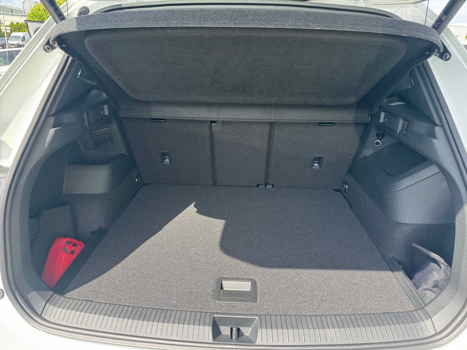 Fahrzeugabbildung Volkswagen Tiguan Life 1.5 eTSI AHK ACC LED Rückfahr-Kamera
