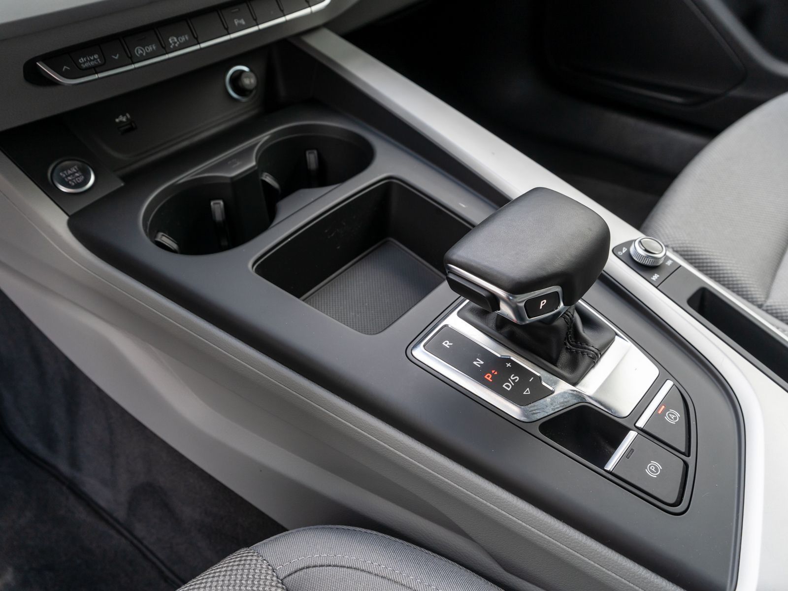 Fahrzeugabbildung Audi A4 Avant 40TDI Stronic NAVI LED SHZ GRA PDC v/h