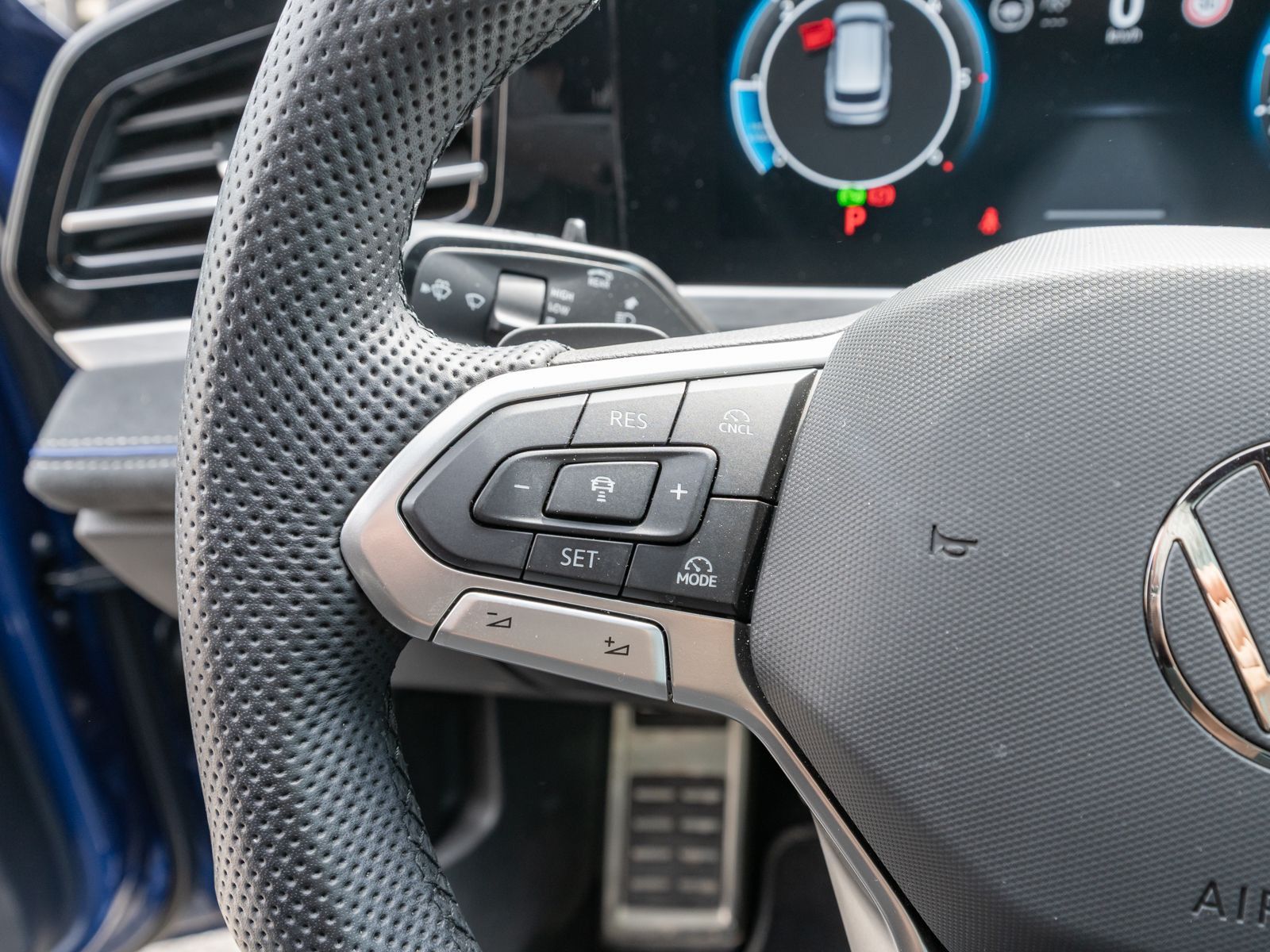 Fahrzeugabbildung Volkswagen Passat Variant R-Line 4Motion 2.0TDI DSG HUD AHK