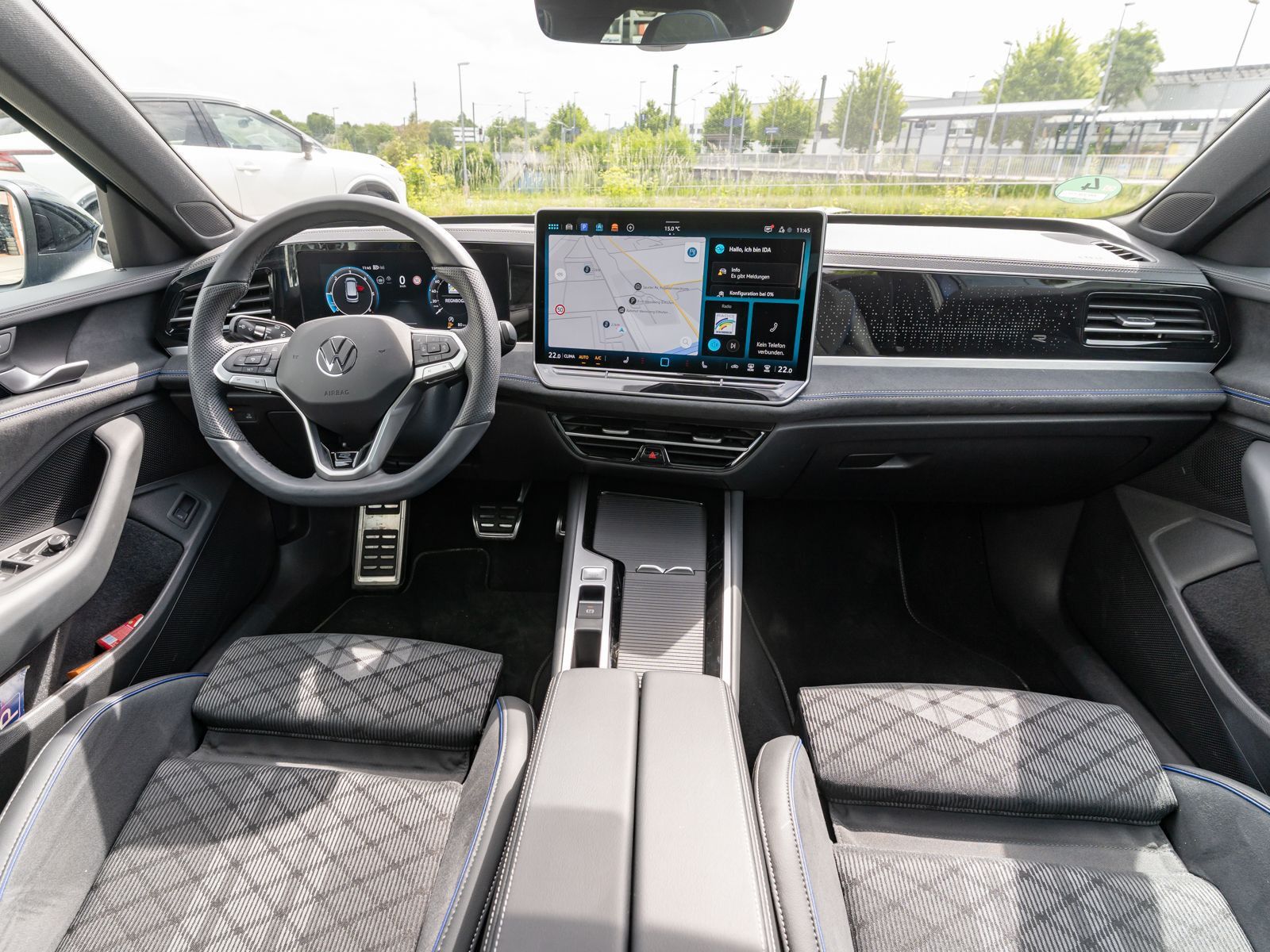 Fahrzeugabbildung Volkswagen Passat Variant R-Line 4Motion 2.0TDI DSG HUD AHK