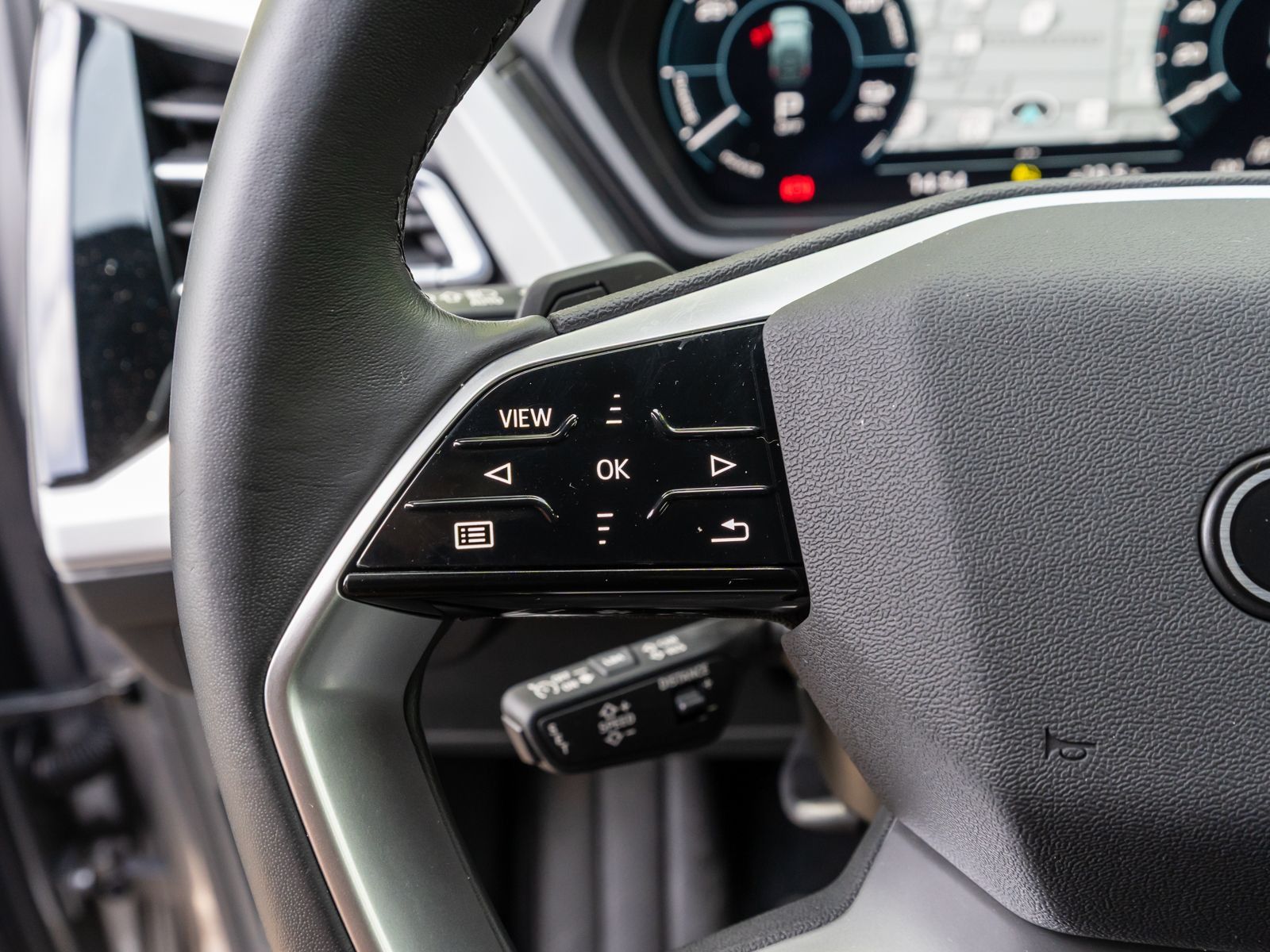 Fahrzeugabbildung Audi Q4 Sportback 50 e-tron advanced quatt Matrix PDC