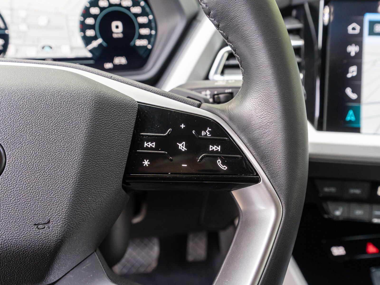 Fahrzeugabbildung Audi Q4 Sportback 50 e-tron advanced quatt Matrix PDC