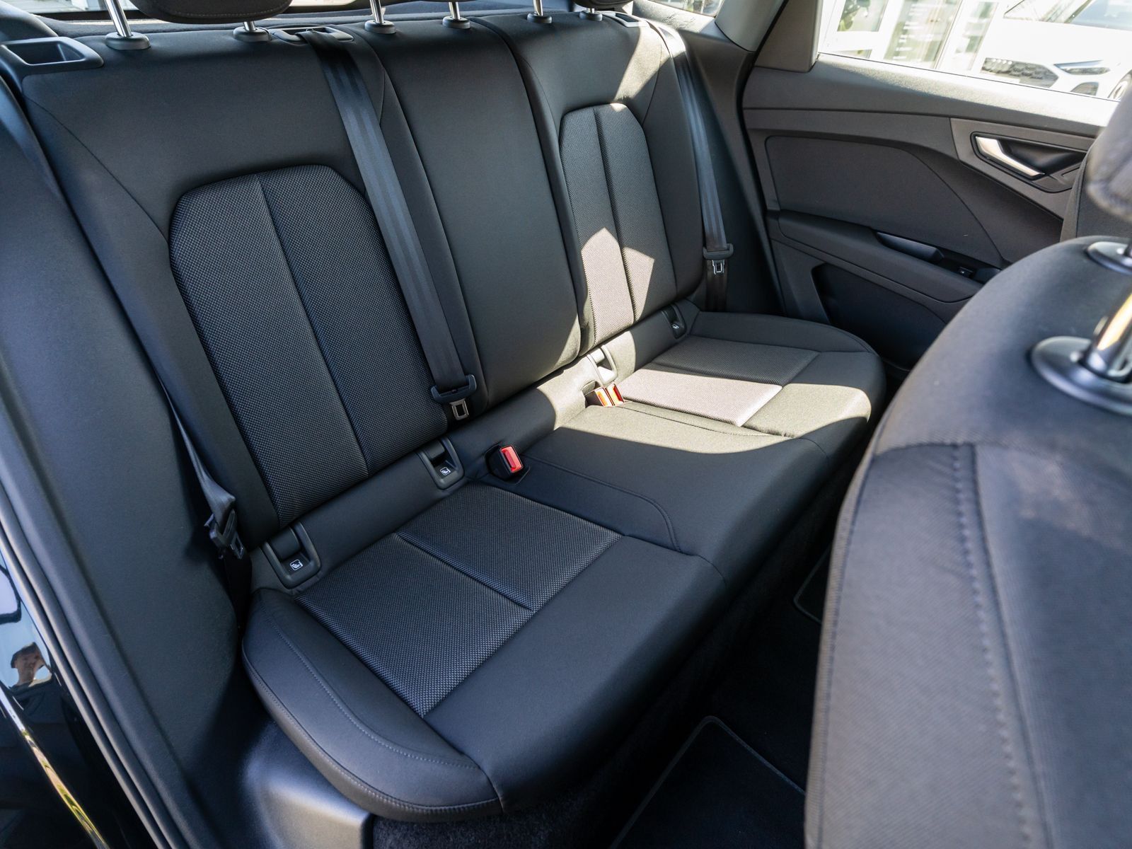 Fahrzeugabbildung Audi Q4 Sportback 35 e-tron LED Navi PDC SHZ GRA