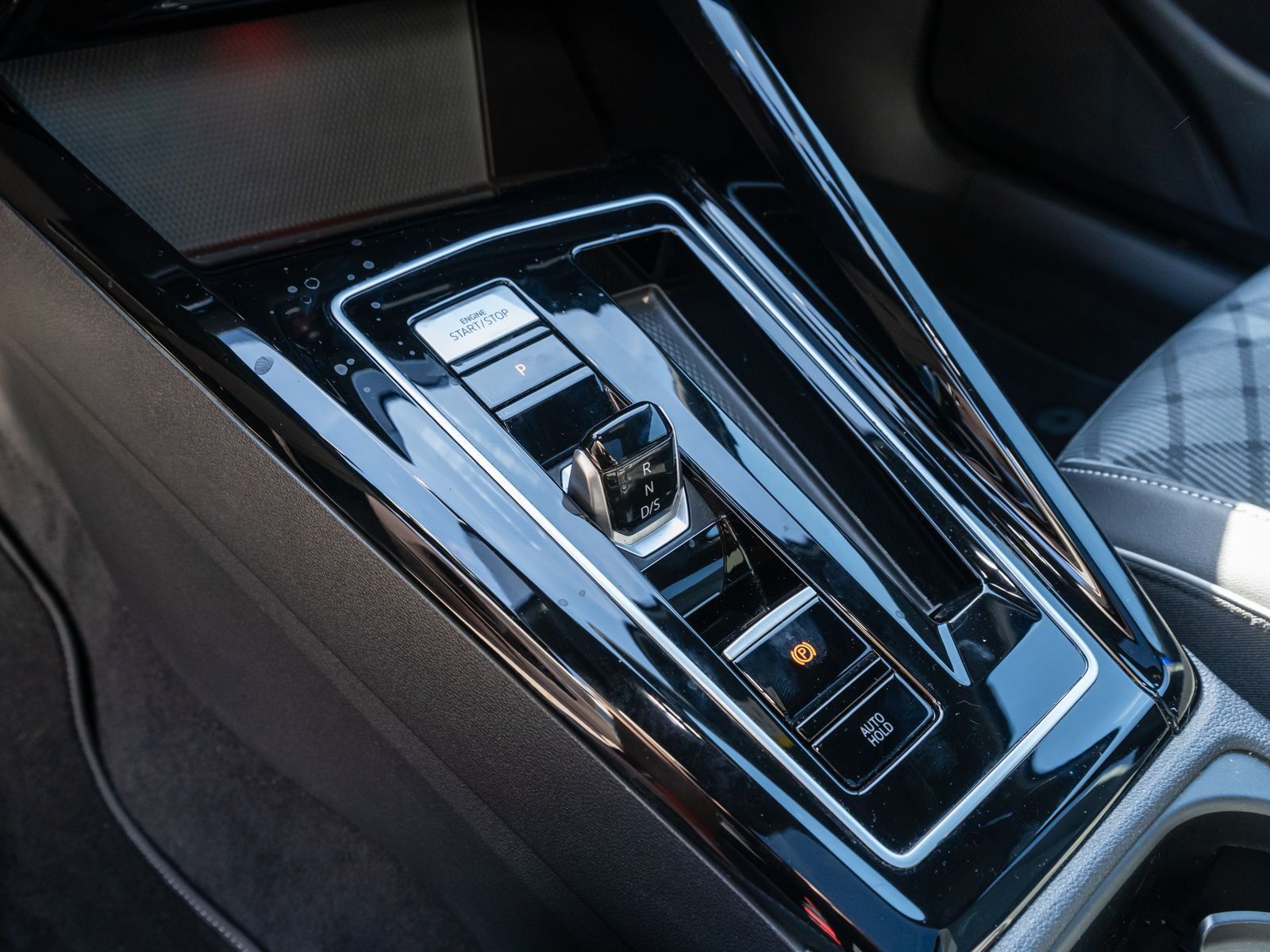 Fahrzeugabbildung Volkswagen Golf Variant R-Line 2.0 TDI DSG Navi RFK Pano VC