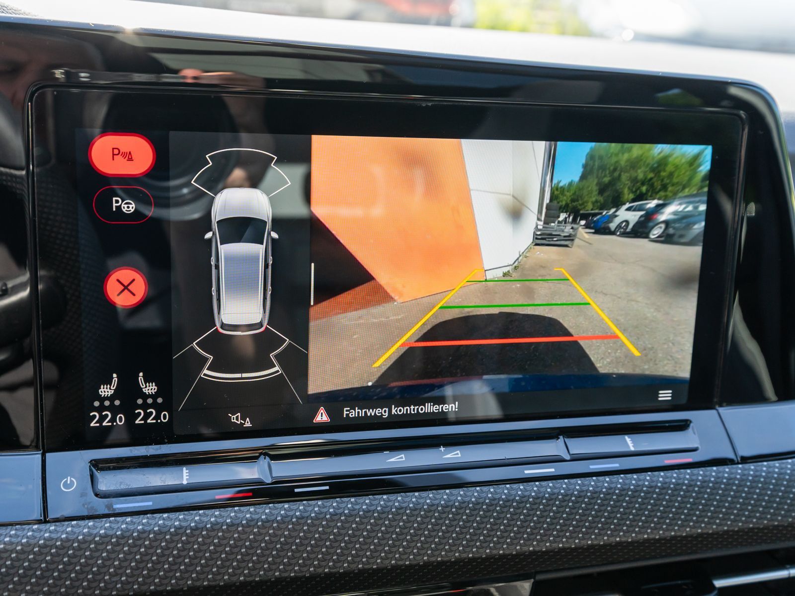 Fahrzeugabbildung Volkswagen Golf Variant R-Line 2.0 TDI DSG Navi RFK Pano VC