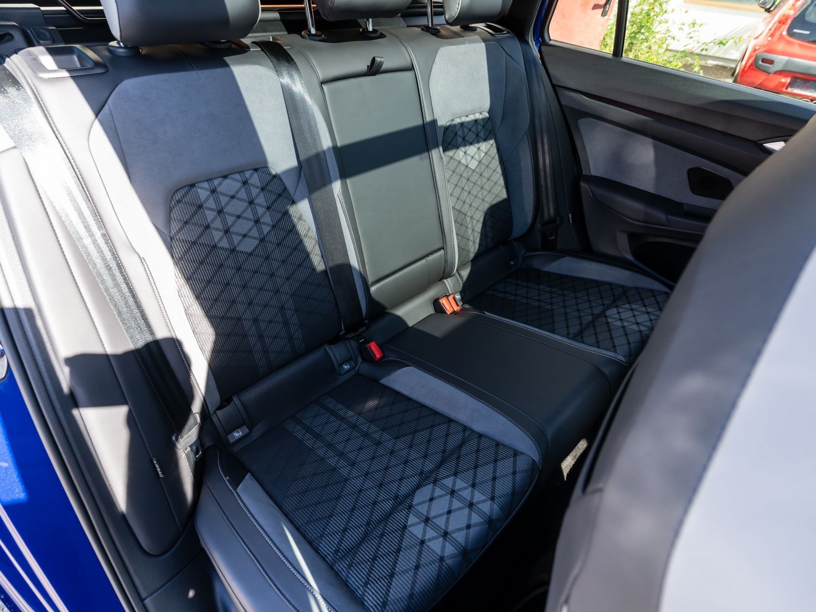Fahrzeugabbildung Volkswagen Golf Variant R-Line 2.0 TDI DSG Navi RFK Pano VC