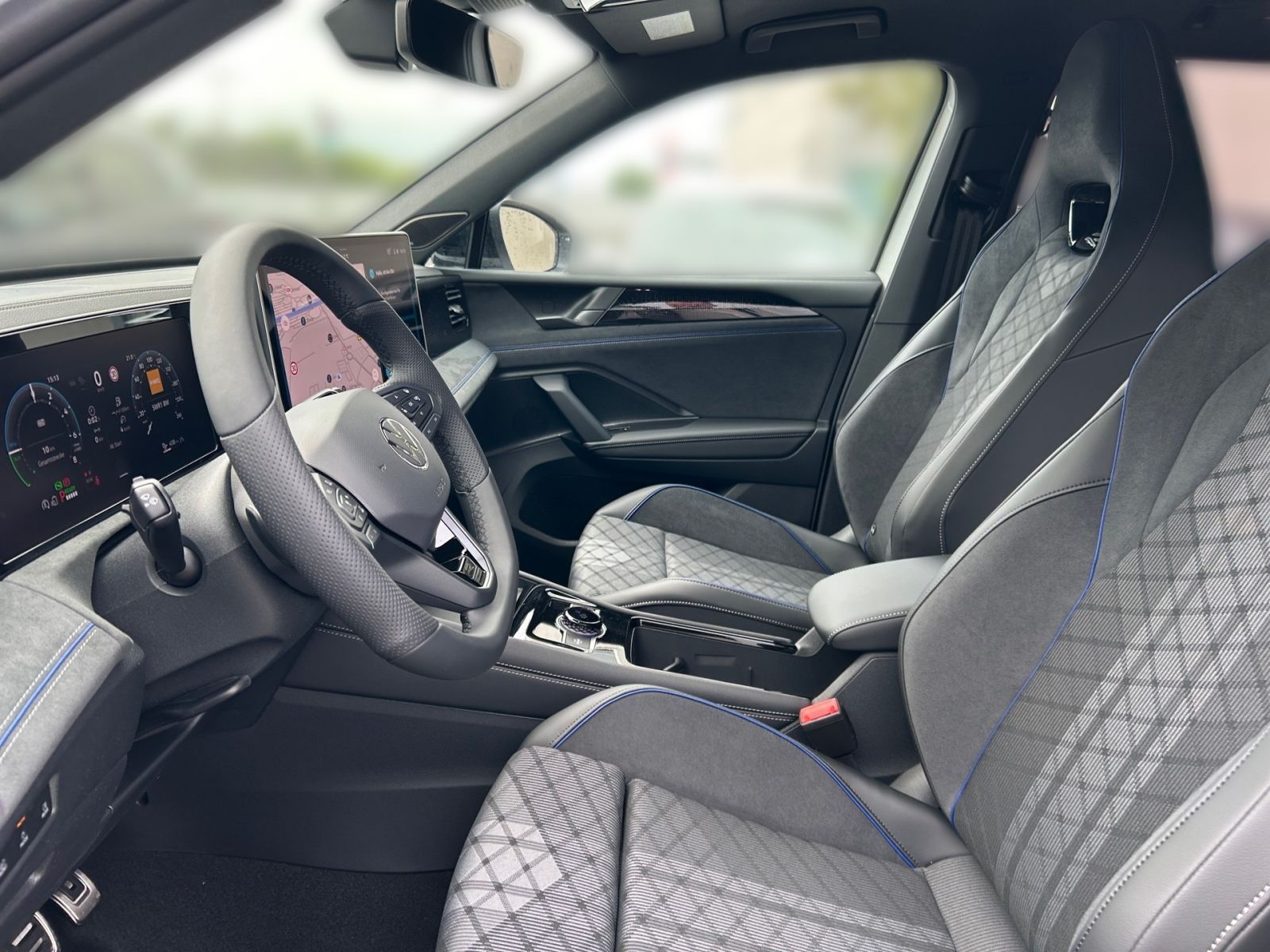 Fahrzeugabbildung Volkswagen Tiguan R-Line 1.5 eHybrid OPF 130 kW(177 PS) DSG
