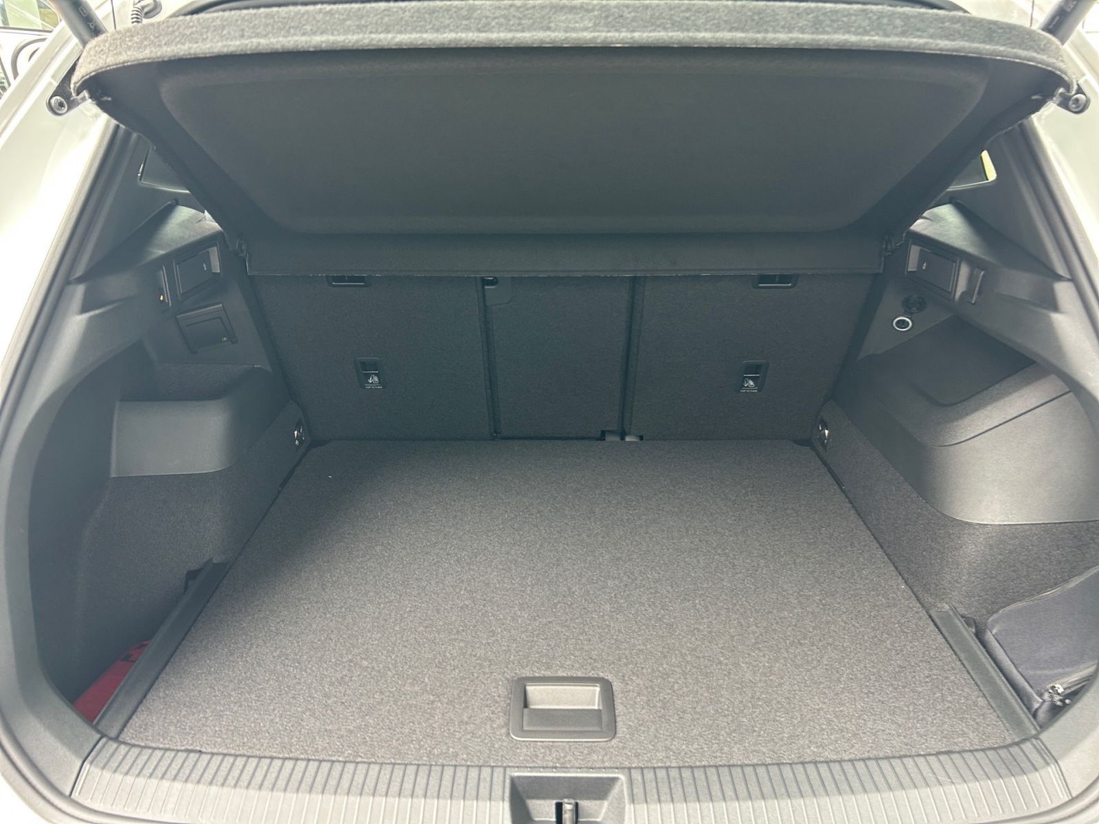 Fahrzeugabbildung Volkswagen Tiguan Life 1.5 eTSI AHK ACC LED Rückfahr-Kamera