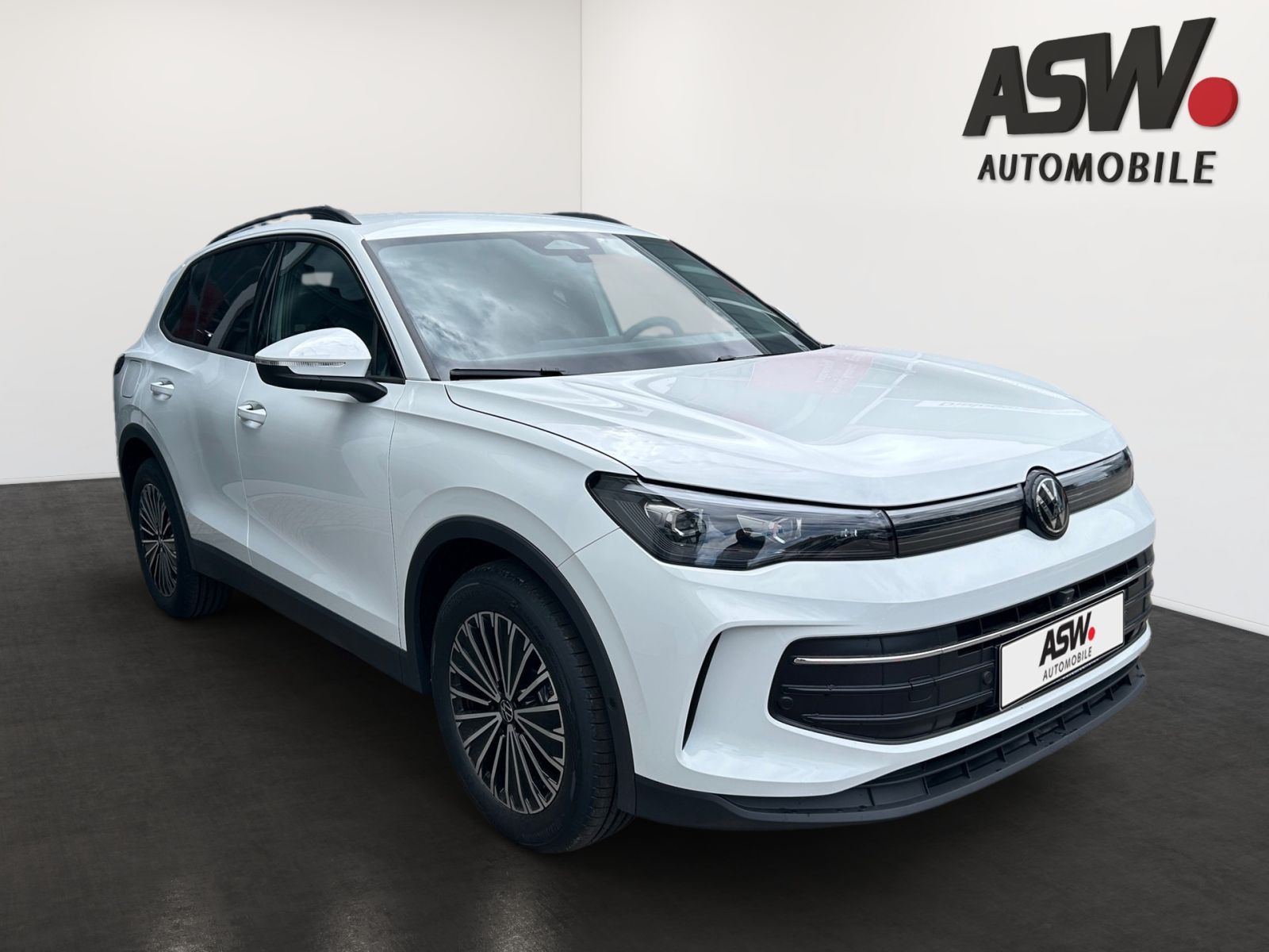 Fahrzeugabbildung Volkswagen Tiguan Life 1.5 eTSI AHK ACC LED Rückfahr-Kamera
