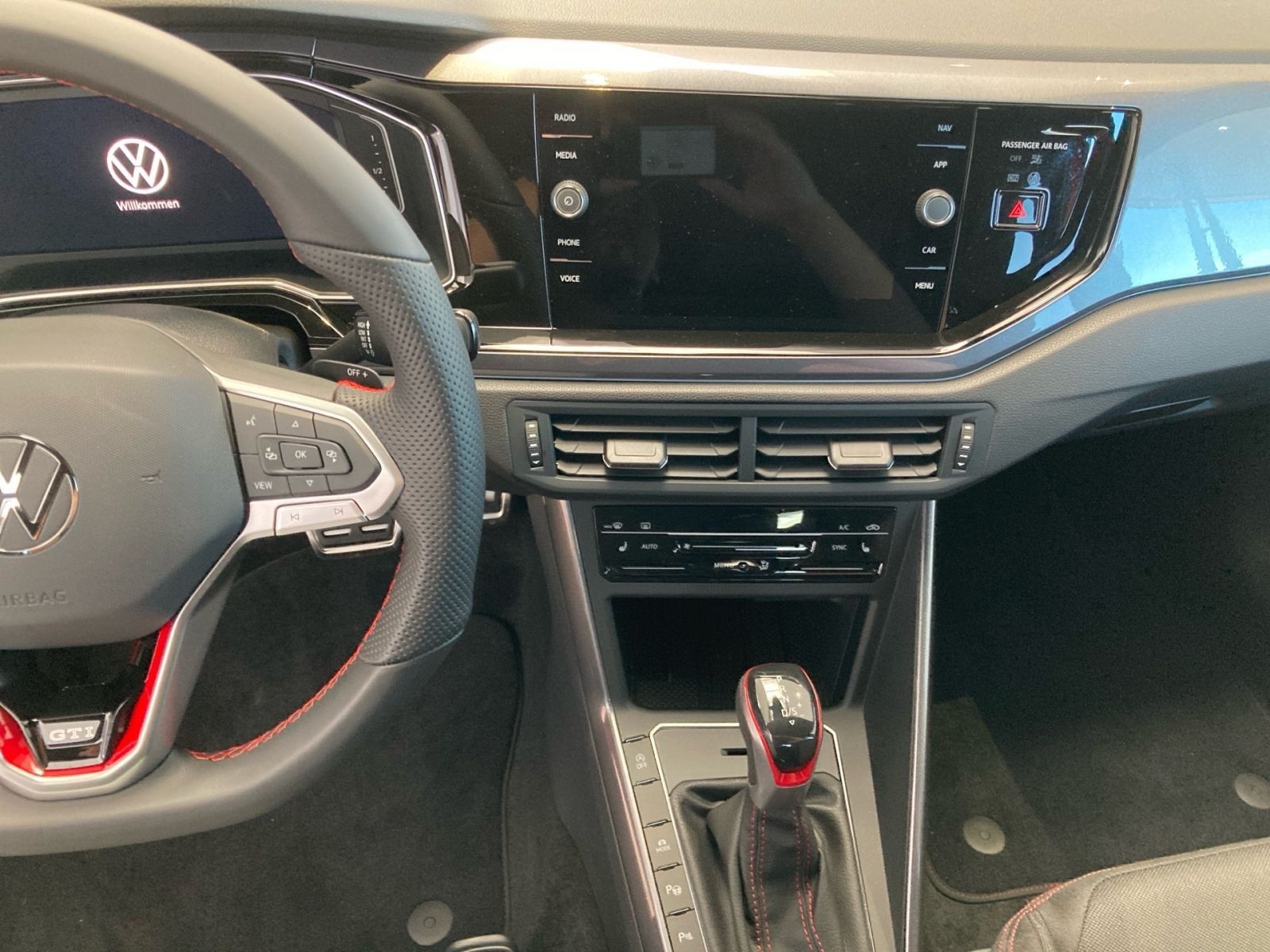 Fahrzeugabbildung Volkswagen Polo GTI 2.0 TS DSG ACC Park-Assist inkl. RFK