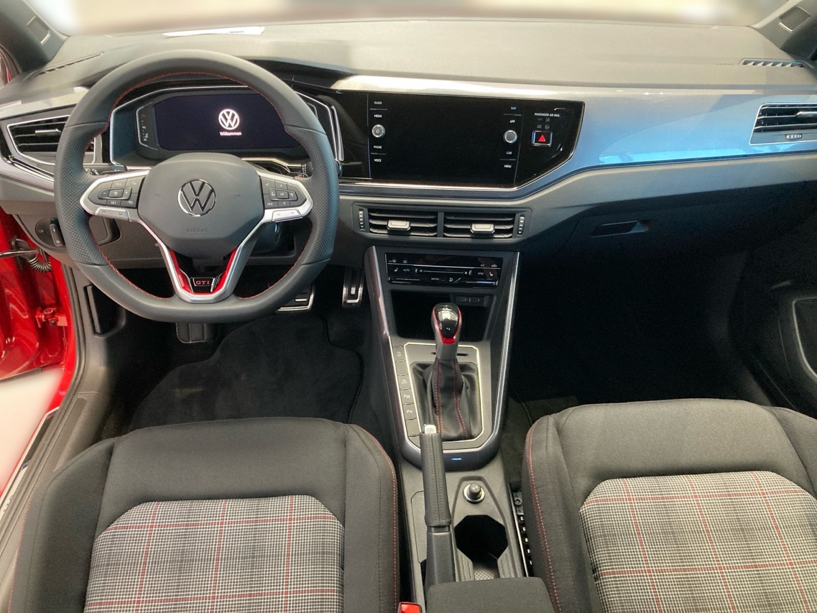 Fahrzeugabbildung Volkswagen Polo GTI 2.0 TS DSG ACC Park-Assist inkl. RFK