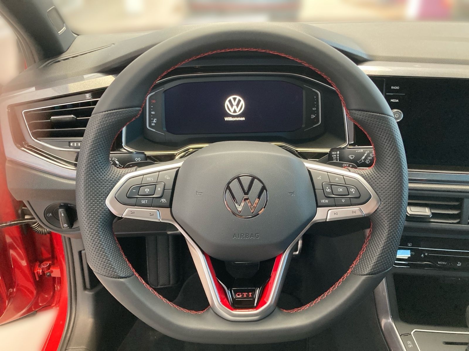 Fahrzeugabbildung Volkswagen Polo GTI 2.0 TS DSG ACC Park-Assist inkl. RFK