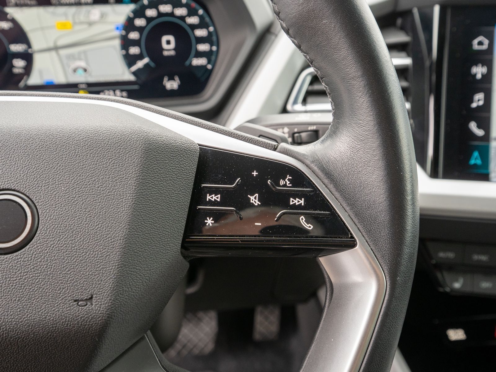 Fahrzeugabbildung Audi Q4 Sportback 40 e-tron NAVI LED RFK VC