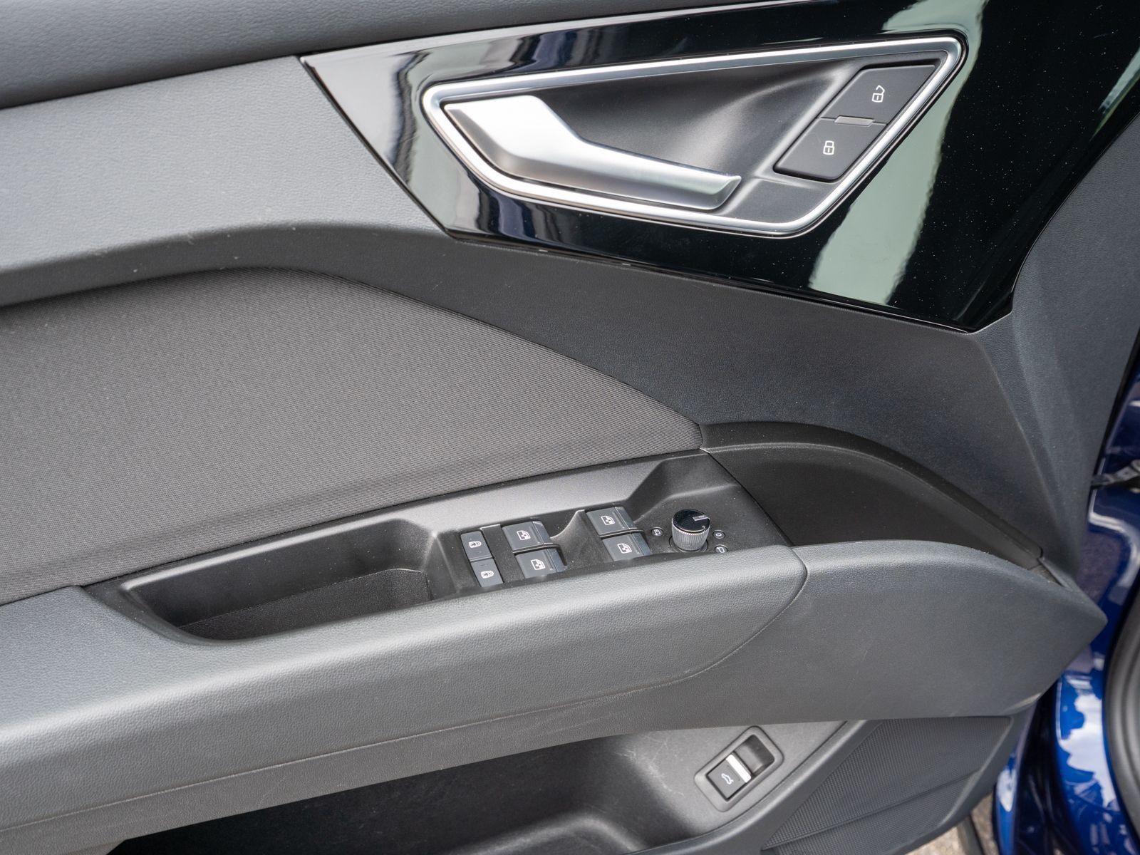 Fahrzeugabbildung Audi Q4 Sportback 40 e-tron NAVI LED RFK VC