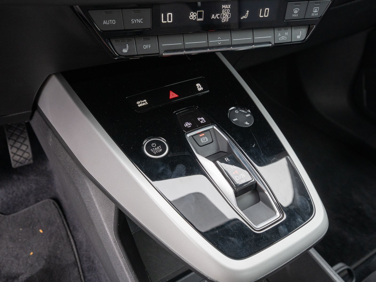 Fahrzeugabbildung Audi Q4 Sportback 40 e-tron NAVI LED RFK VC