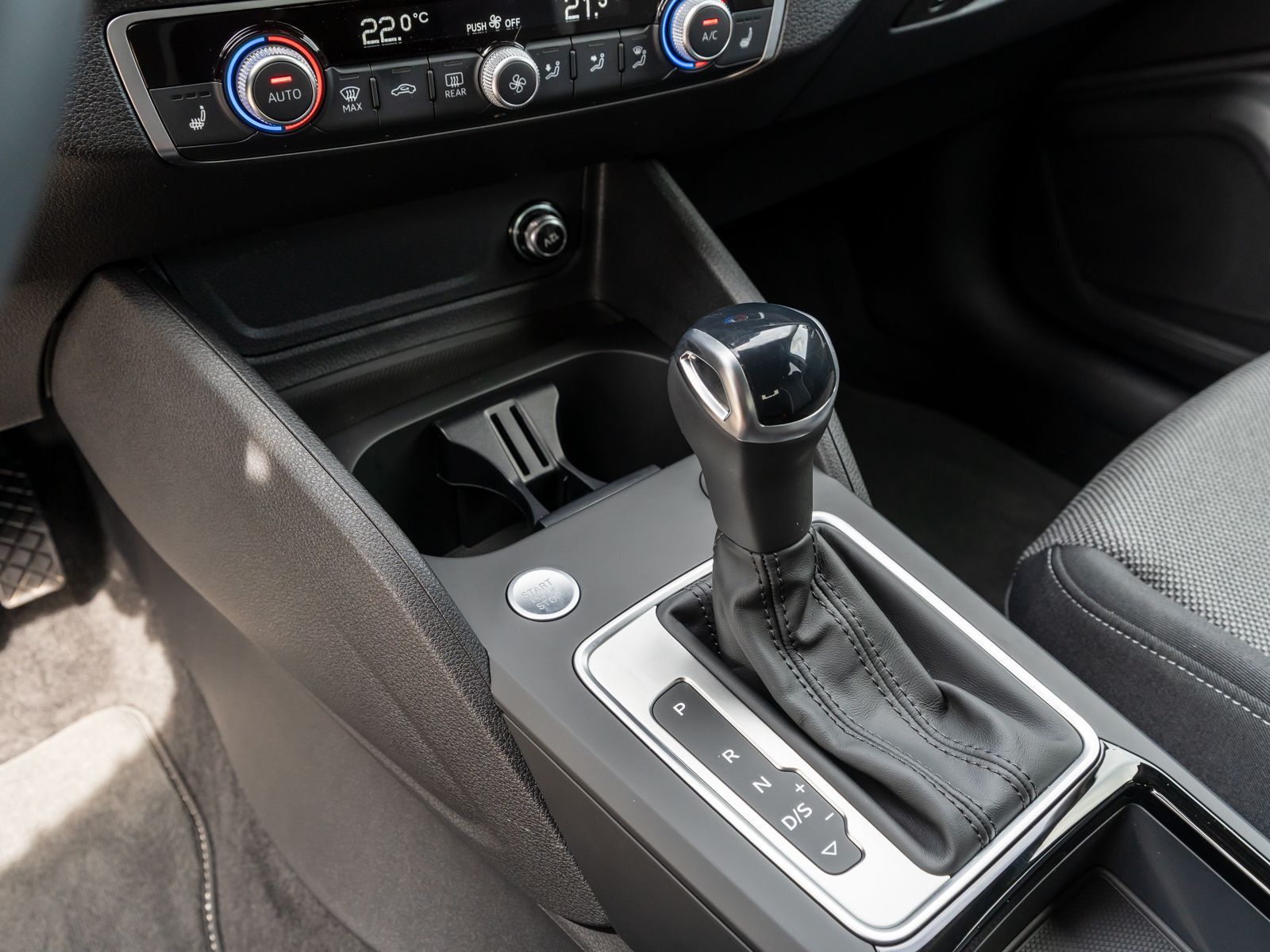 Fahrzeugabbildung Audi Q2 advanced 35TDI Stronic NAVI LED AHK ACC RFK
