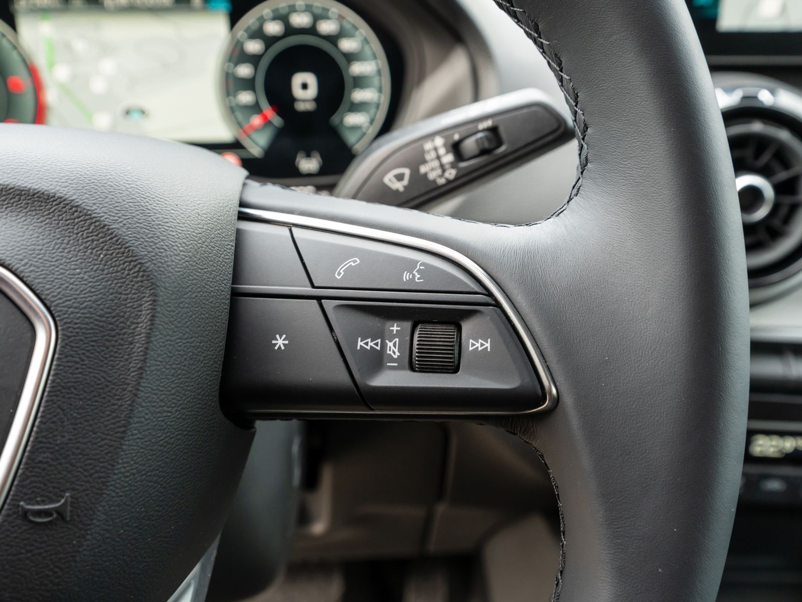 Fahrzeugabbildung Audi Q2 advanced 35TDI Stronic NAVI LED AHK ACC RFK