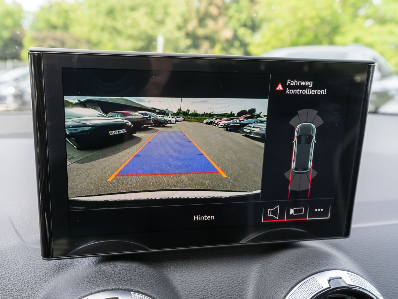 Fahrzeugabbildung Audi Q2 advanced 35TDI Stronic NAVI LED AHK ACC RFK