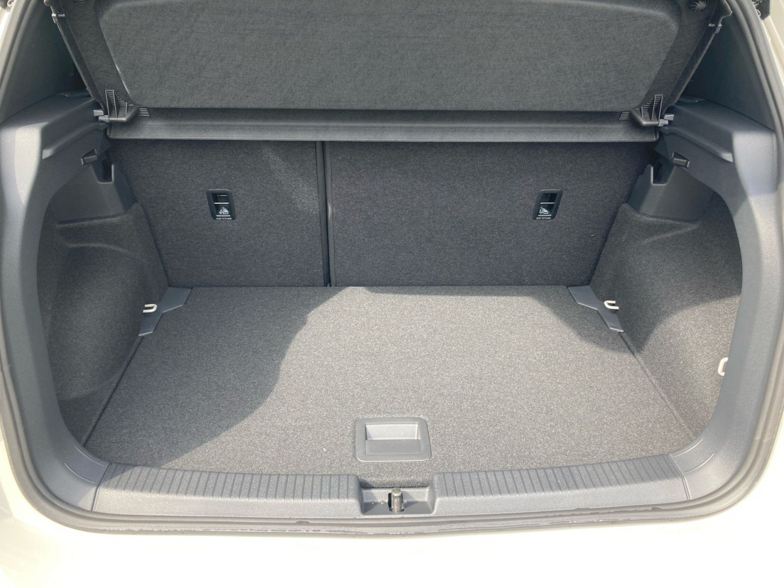 Fahrzeugabbildung Volkswagen T-Cross R-Line 1.0 TSI DSG AHK Rückfahr-Kamera