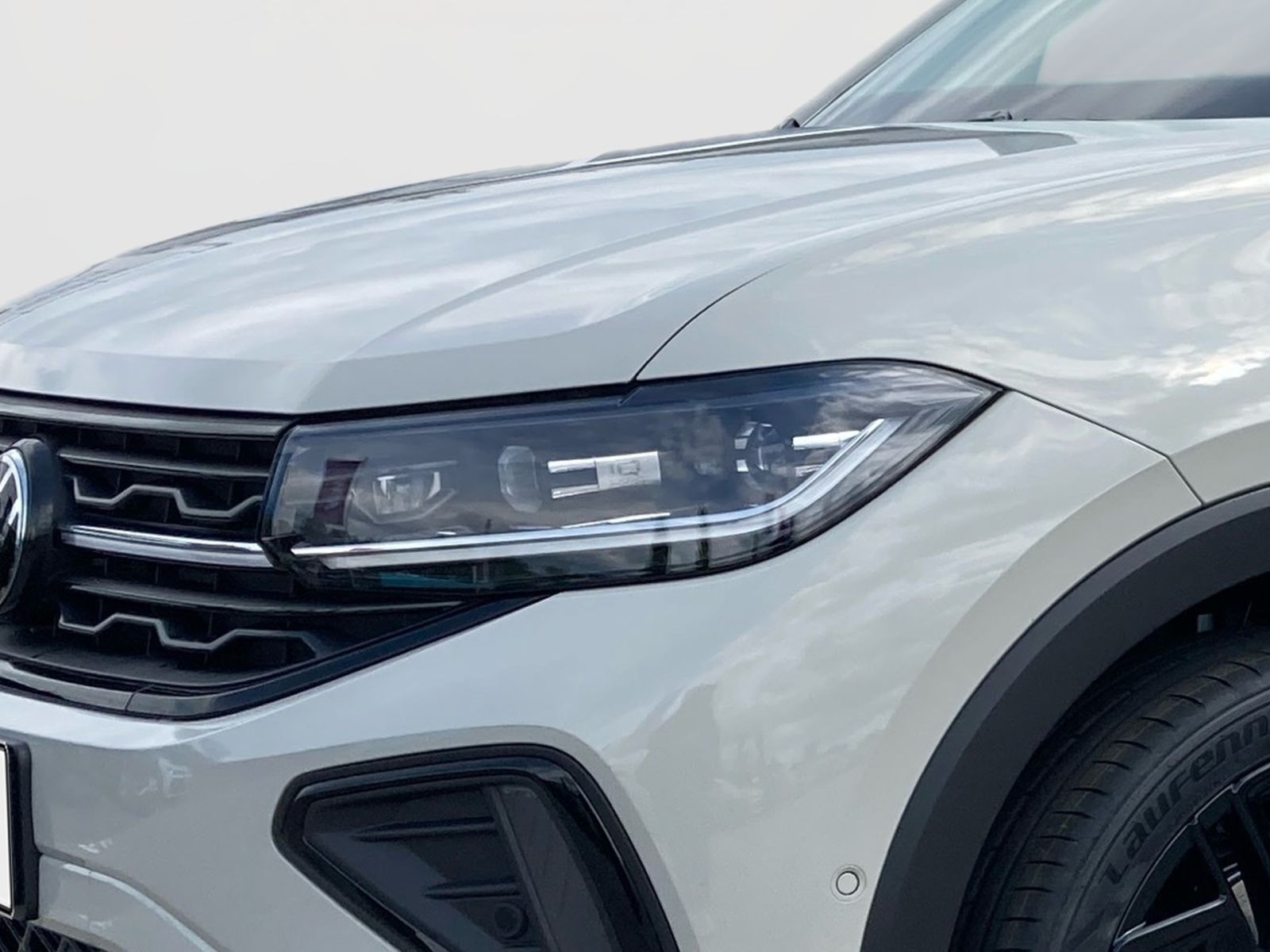 Fahrzeugabbildung Volkswagen T-Cross R-Line 1.0 TSI DSG AHK Rückfahr-Kamera