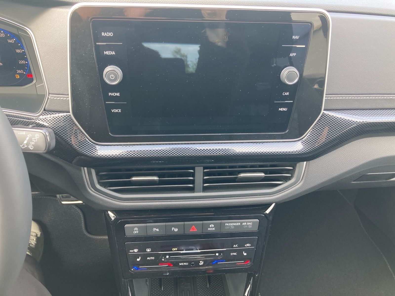Fahrzeugabbildung Volkswagen T-Cross R-Line 1.0 TSI DSG AHK Rückfahr-Kamera