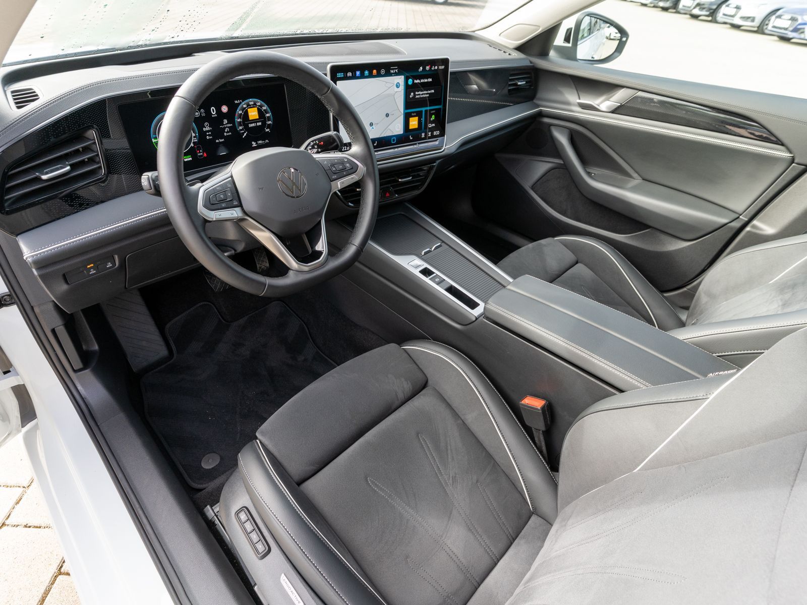 Fahrzeugabbildung Volkswagen Passat Variant Business 1.5TSI eHybrid DSG AHK