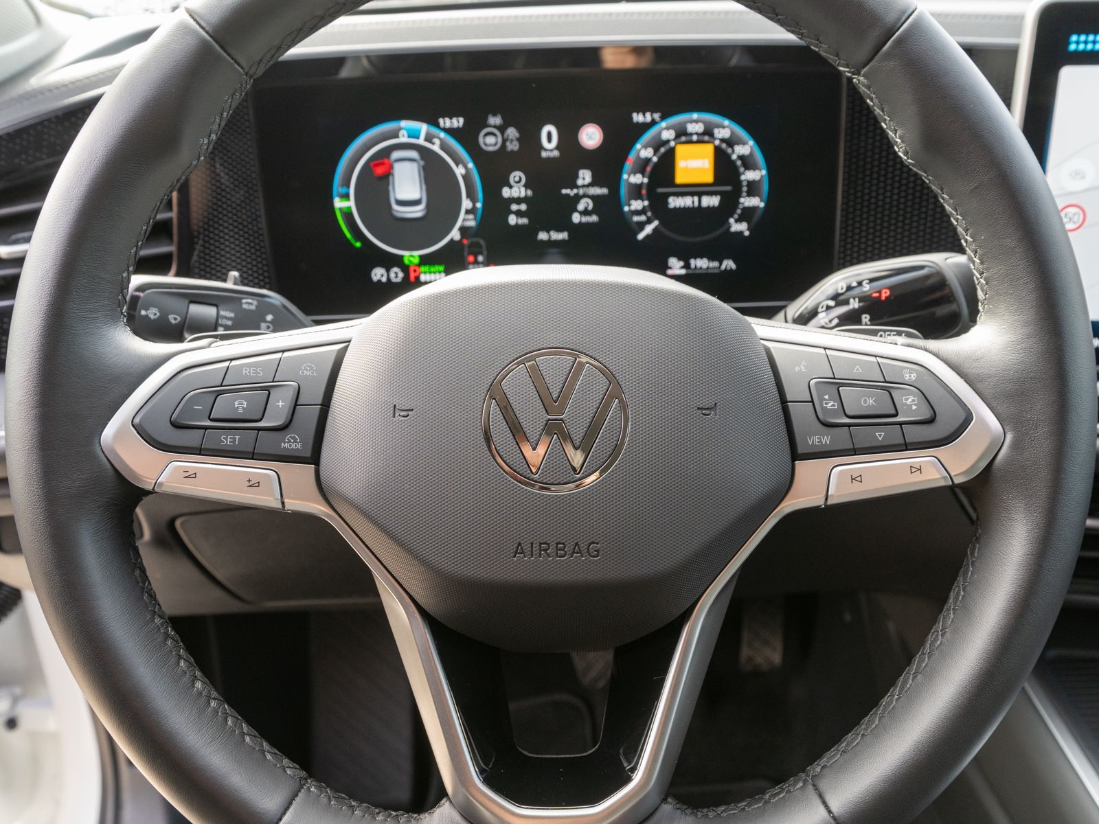 Fahrzeugabbildung Volkswagen Passat Variant Business 1.5TSI eHybrid DSG AHK