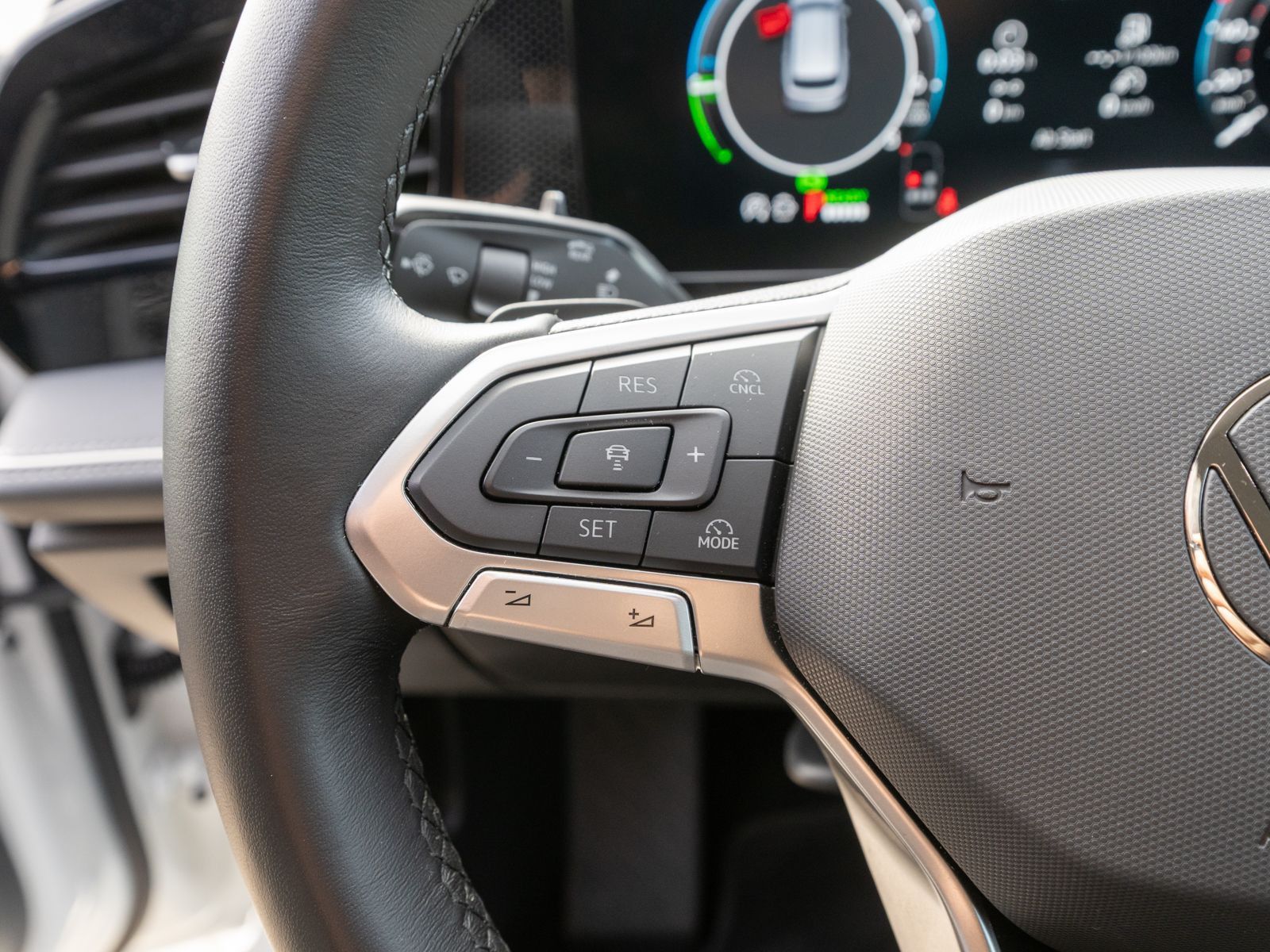 Fahrzeugabbildung Volkswagen Passat Variant Business 1.5TSI eHybrid DSG AHK
