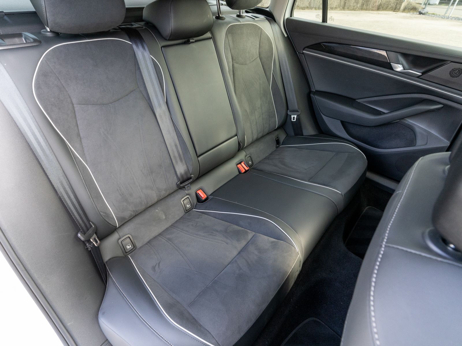 Fahrzeugabbildung Volkswagen Passat Variant Business 1.5TSI eHybrid DSG AHK