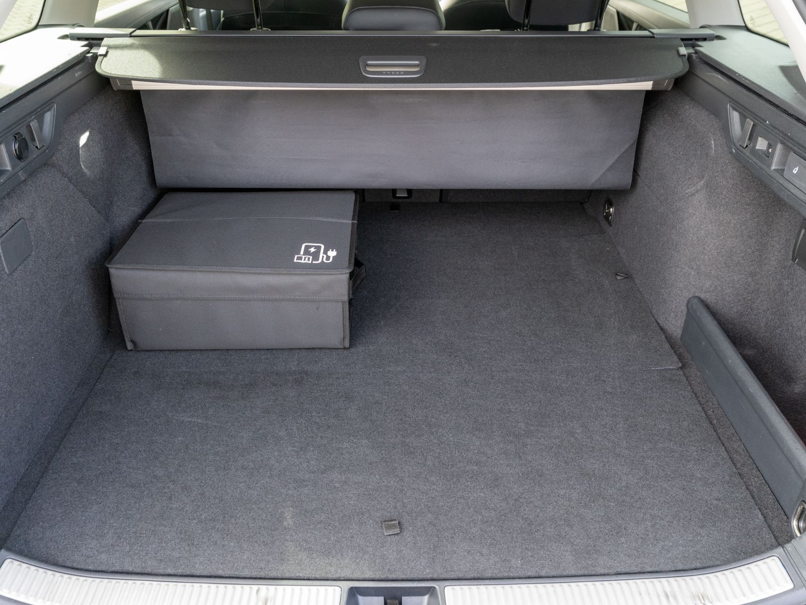 Fahrzeugabbildung Volkswagen Passat Variant Business 1.5TSI eHybrid DSG AHK