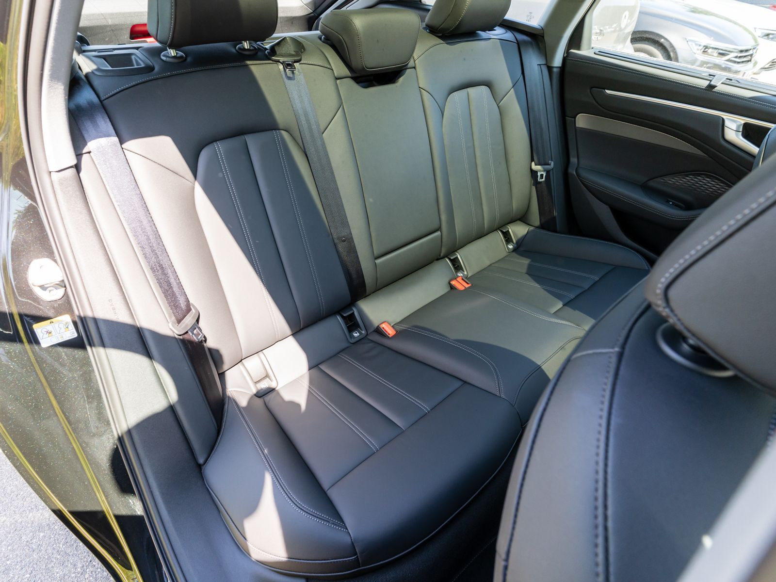 Fahrzeugabbildung Audi A6 Avant Neues Modell TDI NAVI MATRIX PANO 360°