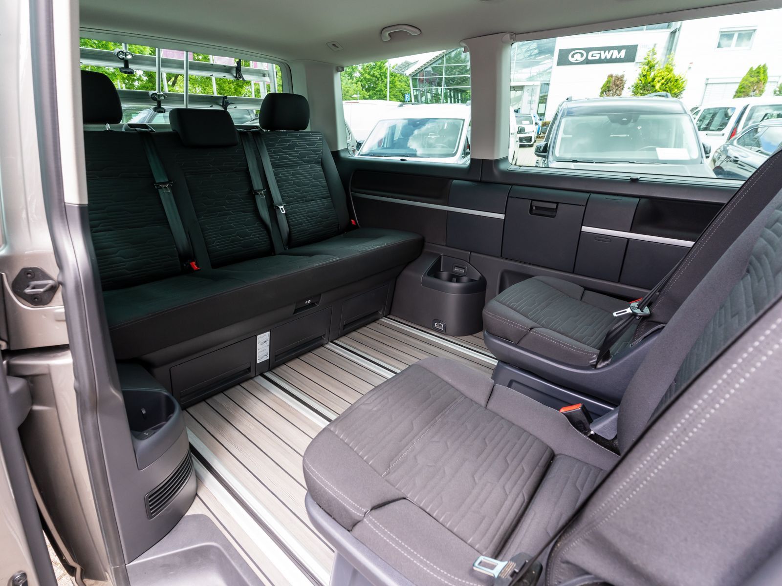 Fahrzeugabbildung Volkswagen T6.1 Multivan Comfortline 2,0 TDI DSG Navi AHK