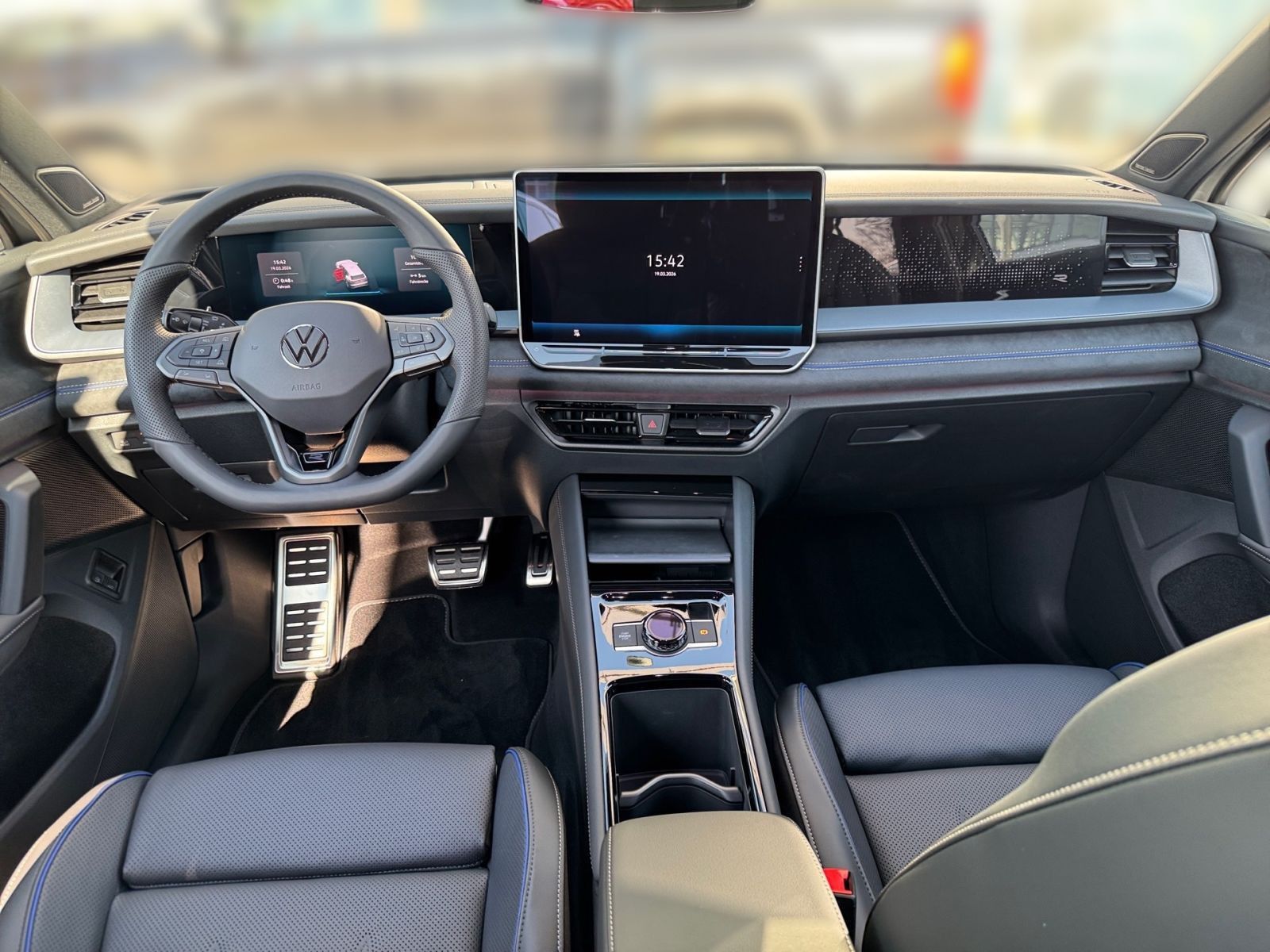 Fahrzeugabbildung Volkswagen Tayron R-Line 1,5 eHybrid DSG AHK PANO ACC NAVI
