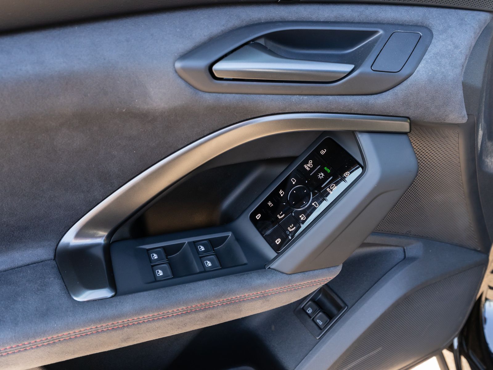 Fahrzeugabbildung Audi Q5 SUV e-hybrid quattro Panoramadach AHK