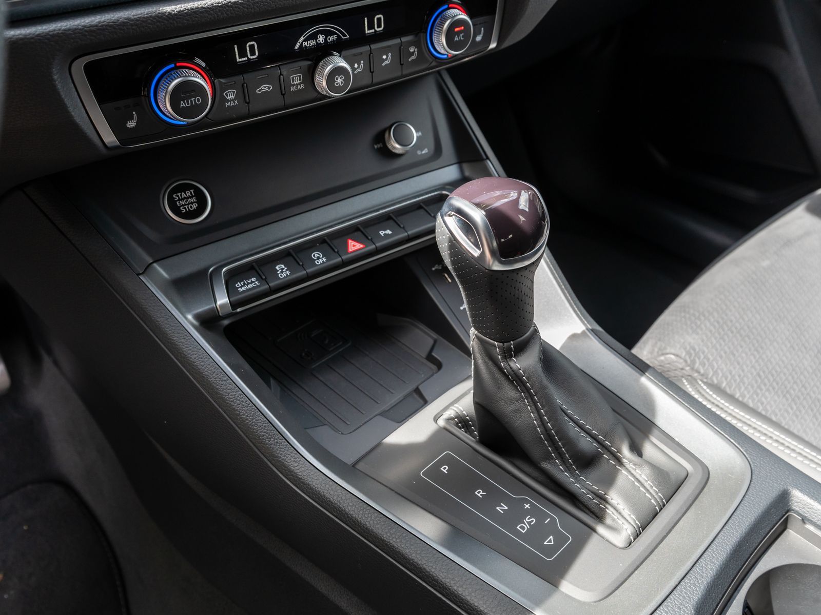 Fahrzeugabbildung Audi Q3 Sportback S line 35TFSI NAVI LED AHK SHZ PDC