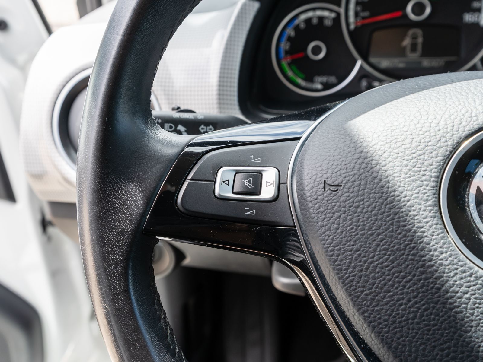 Fahrzeugabbildung Volkswagen e-up! move up! Edition RFK KLIMA PDC GRA SHZ CCS