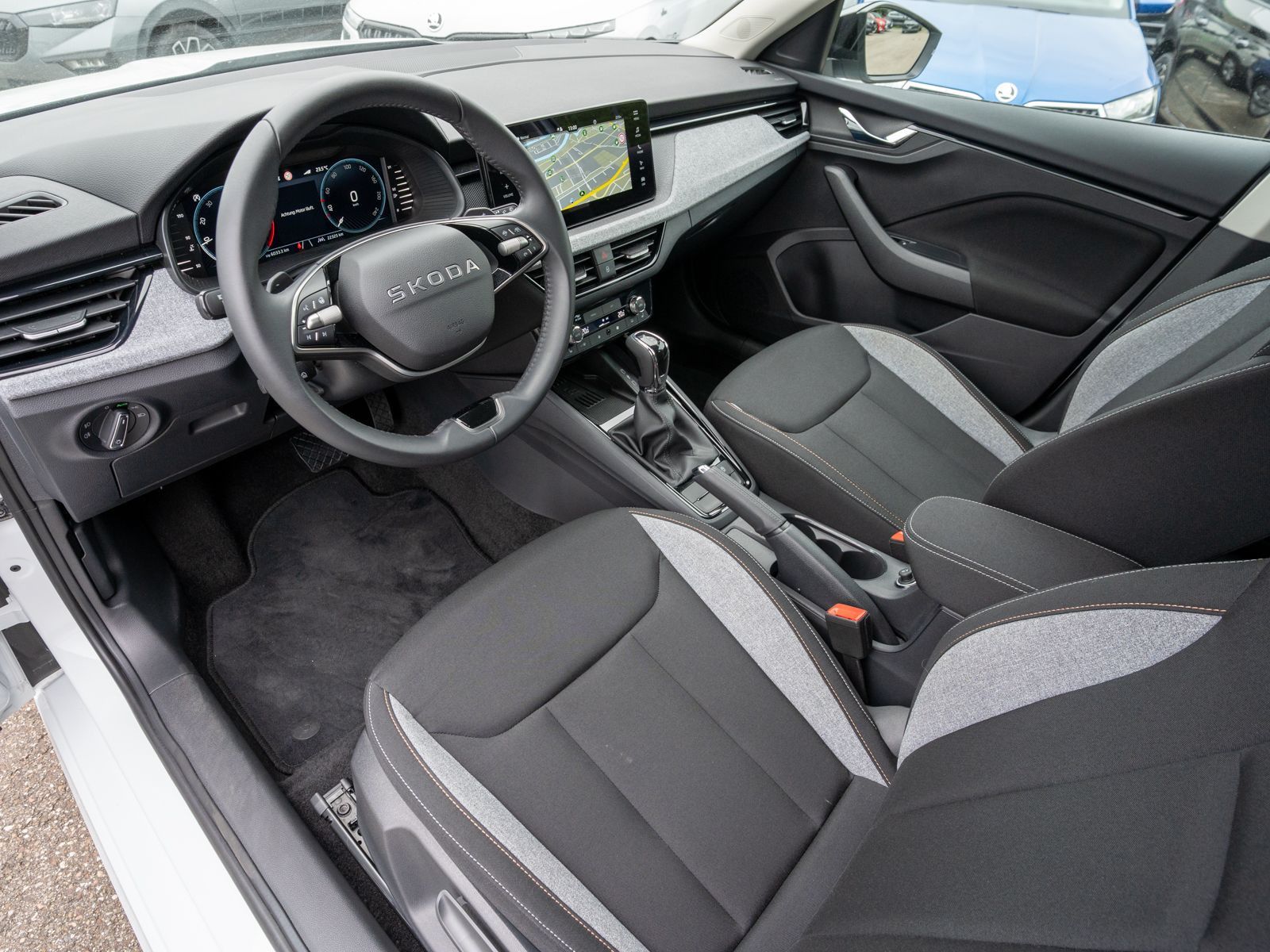 Fahrzeugabbildung SKODA Kamiq Tour 1.5 TSI DSG LED Navi PDC SHZ ACC AHK