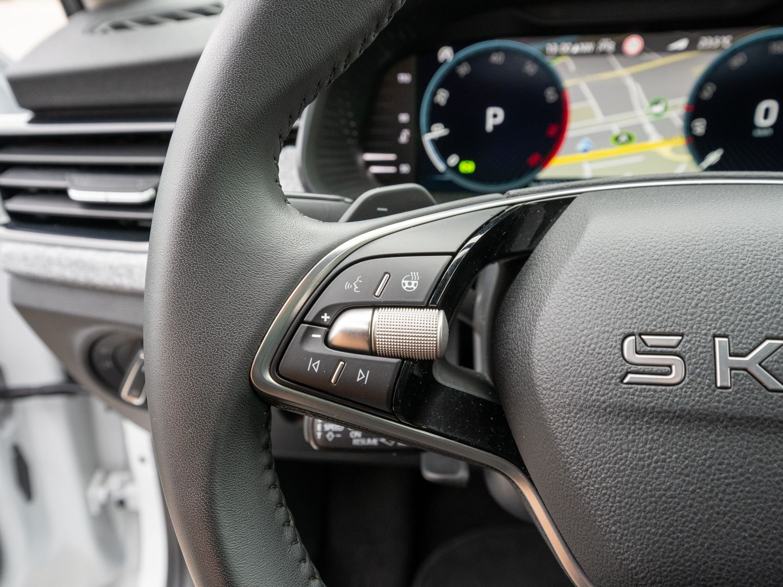 Fahrzeugabbildung SKODA Kamiq Tour 1.5 TSI DSG LED Navi PDC SHZ ACC AHK
