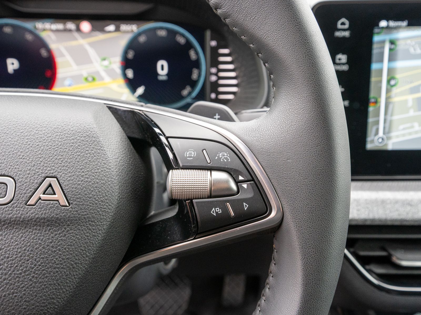 Fahrzeugabbildung SKODA Kamiq Tour 1.5 TSI DSG LED Navi PDC SHZ ACC AHK