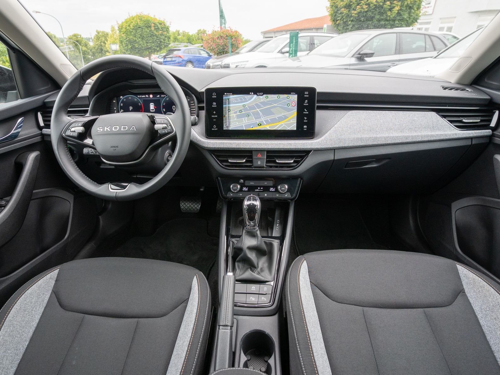 Fahrzeugabbildung SKODA Kamiq Tour 1.5 TSI DSG LED Navi PDC SHZ ACC AHK