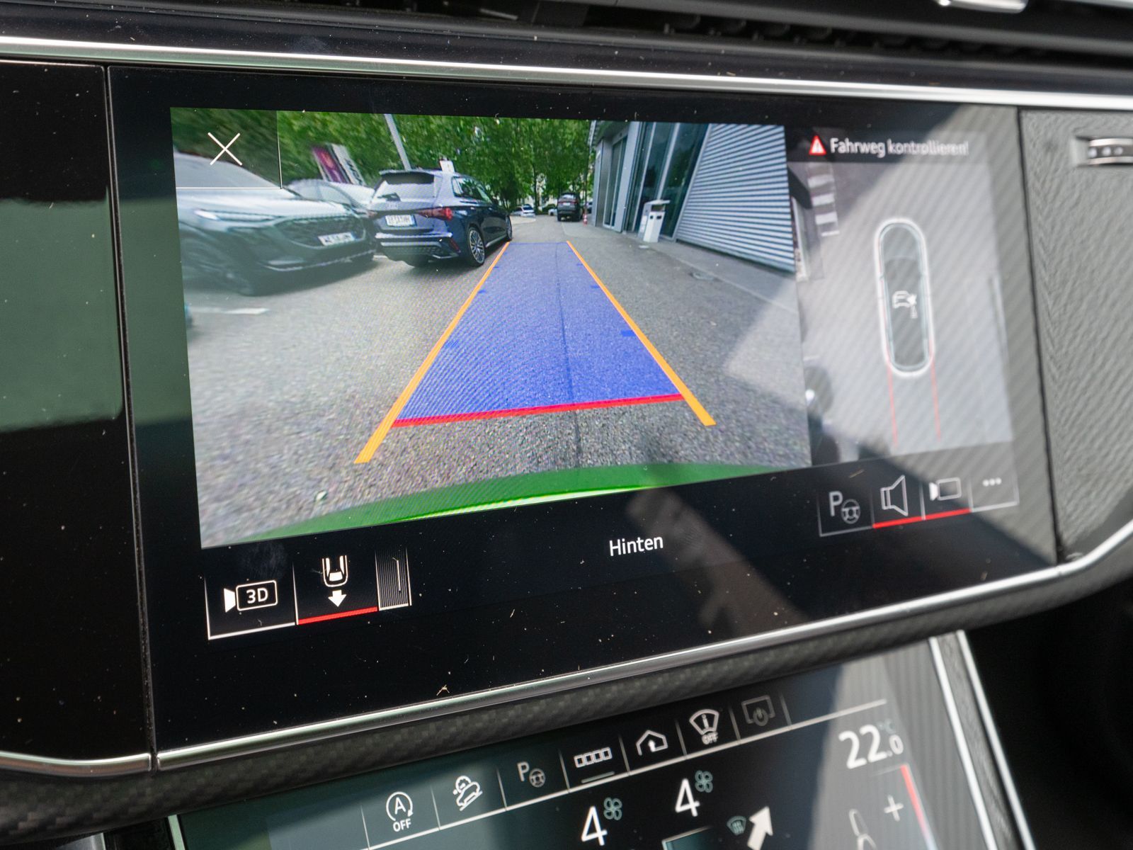 Fahrzeugabbildung Audi RS Q8 4.0TFSI quattr NAVI MATRIX KERAMIK 305km/h