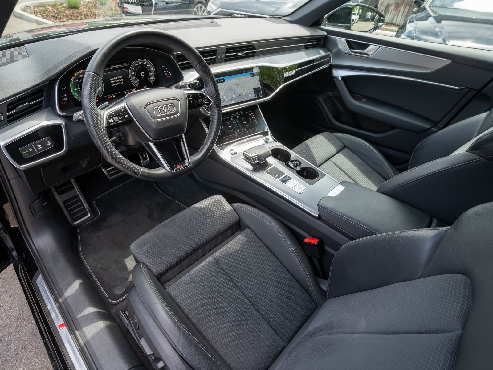 Fahrzeugabbildung Audi A6 Avant S line 55TFSI e quattro NAVI MATRIX RFK