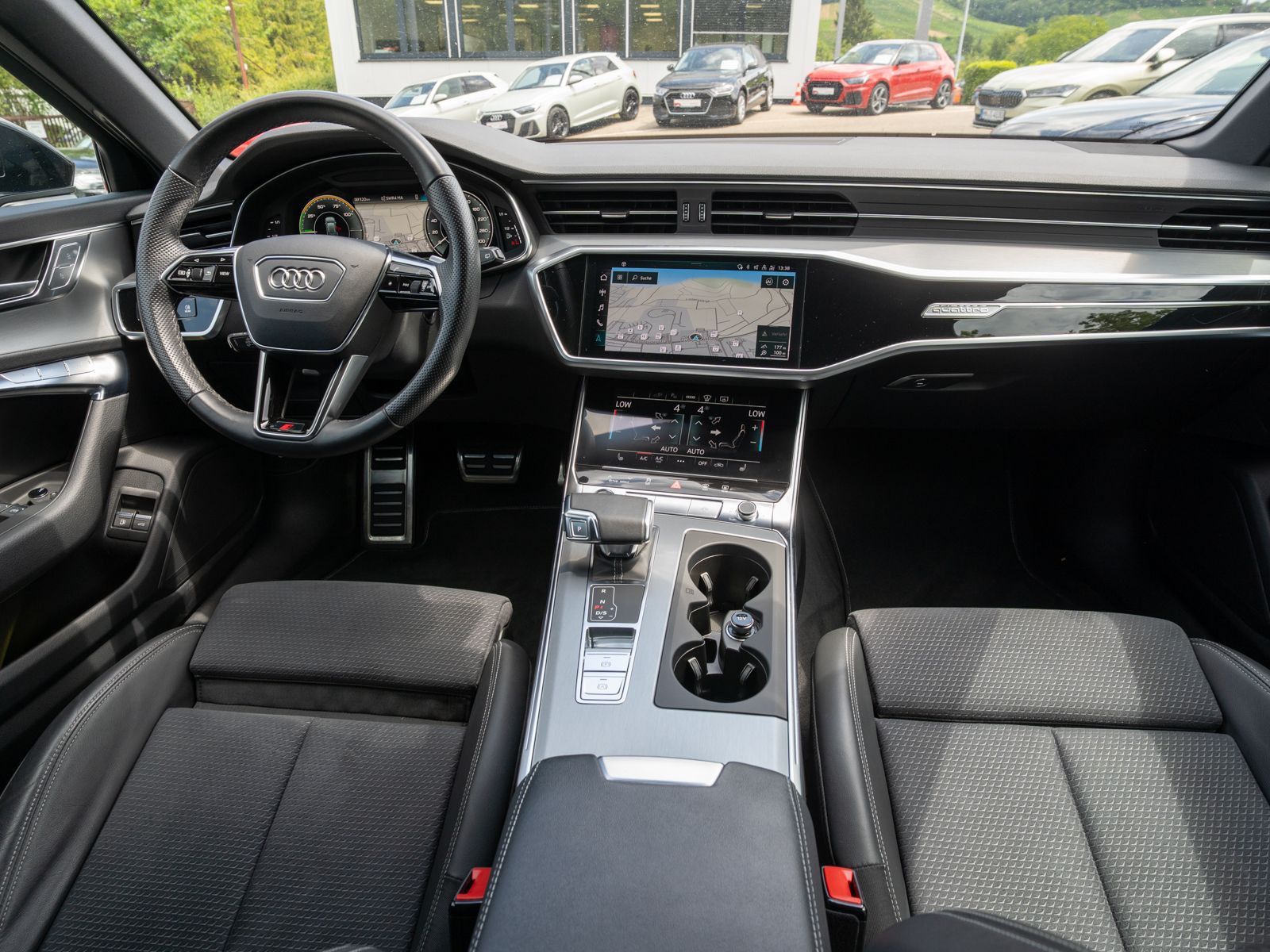 Fahrzeugabbildung Audi A6 Avant S line 55TFSI e quattro NAVI MATRIX RFK