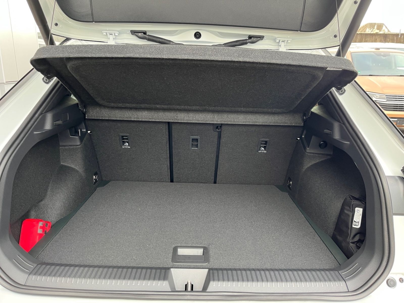 Fahrzeugabbildung Volkswagen T-Roc R-Line 1.5 eTSI150 PS DSG 360° Kamera Navi