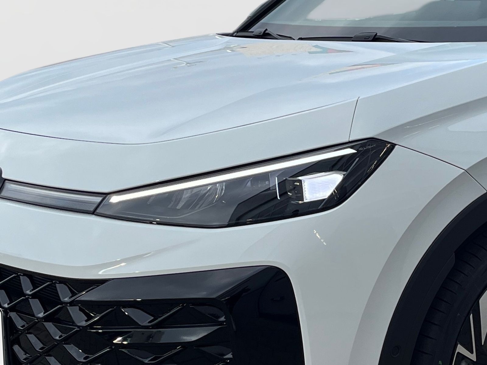 Fahrzeugabbildung Volkswagen T-Roc R-Line 1.5 eTSI150 PS DSG 360° Kamera Navi