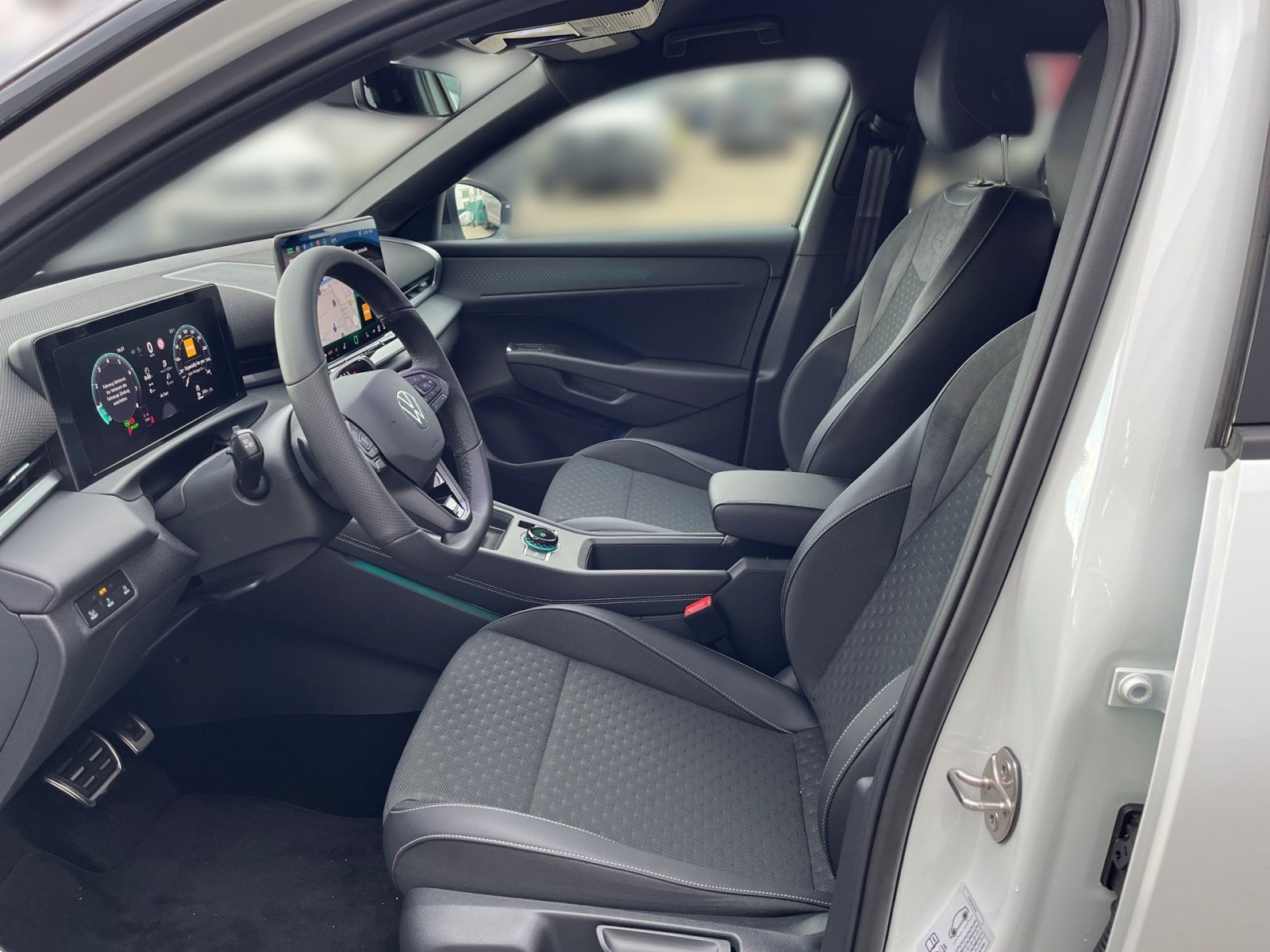 Fahrzeugabbildung Volkswagen T-Roc R-Line 1.5 eTSI150 PS DSG 360° Kamera Navi