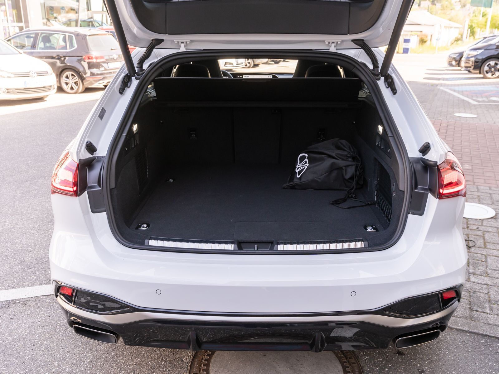 Fahrzeugabbildung Audi A5 Avant e-hybrid S line edition qua 360 B&O AHK