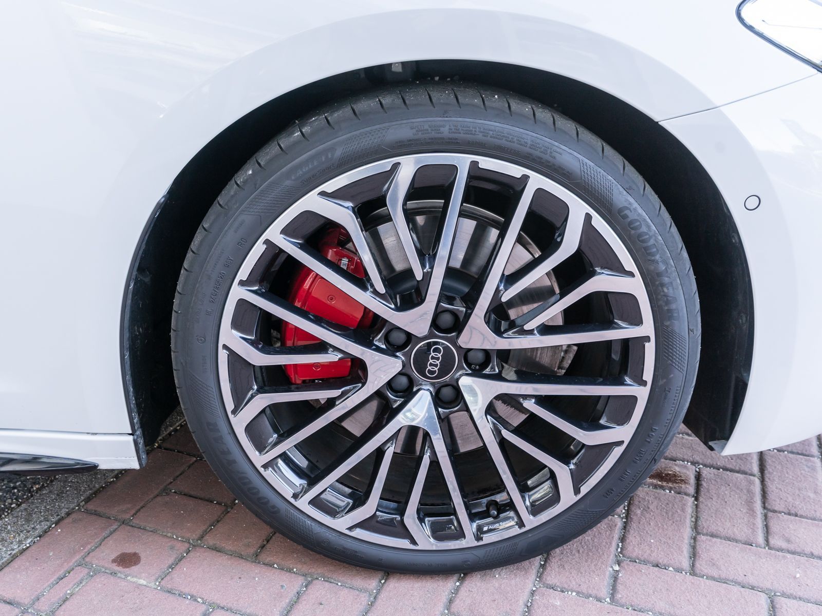 Fahrzeugabbildung Audi A5 Avant e-hybrid S line edition qua 360 B&O AHK